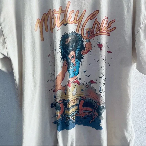 Daydreamer Motley Crüe graphic band tee - Picture 4 of 10